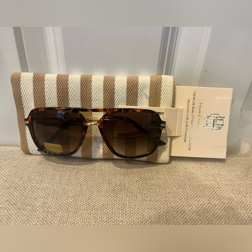 NWT House of Harlow 1960 Women's Tortoise Sunglasses with Striped Case